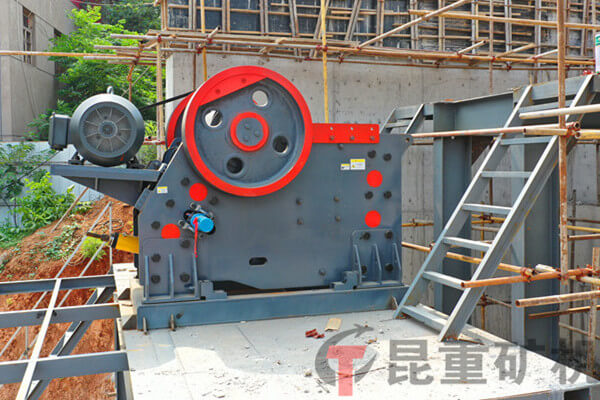 歐版顎式破碎機(jī)安裝現(xiàn)場